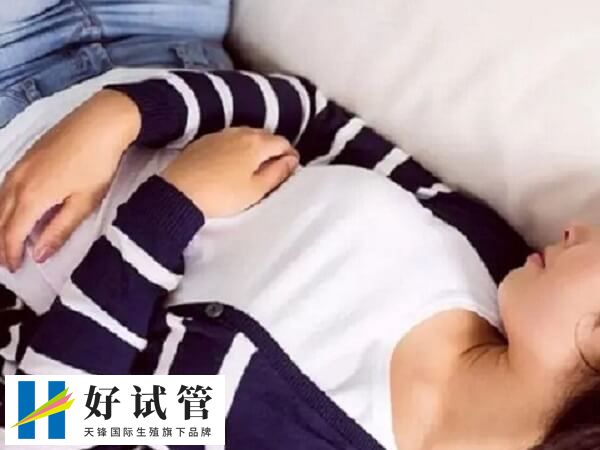 试管移植后前三天睡姿是什么样的(图1) 试管移植后选择舒适睡姿即可